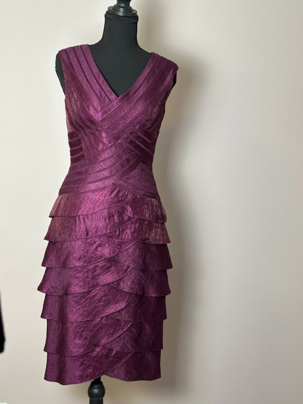 Adrianna Papell Plum Purple Shutter Pleat Tiered Sheath Dress Size 4 Cocktail